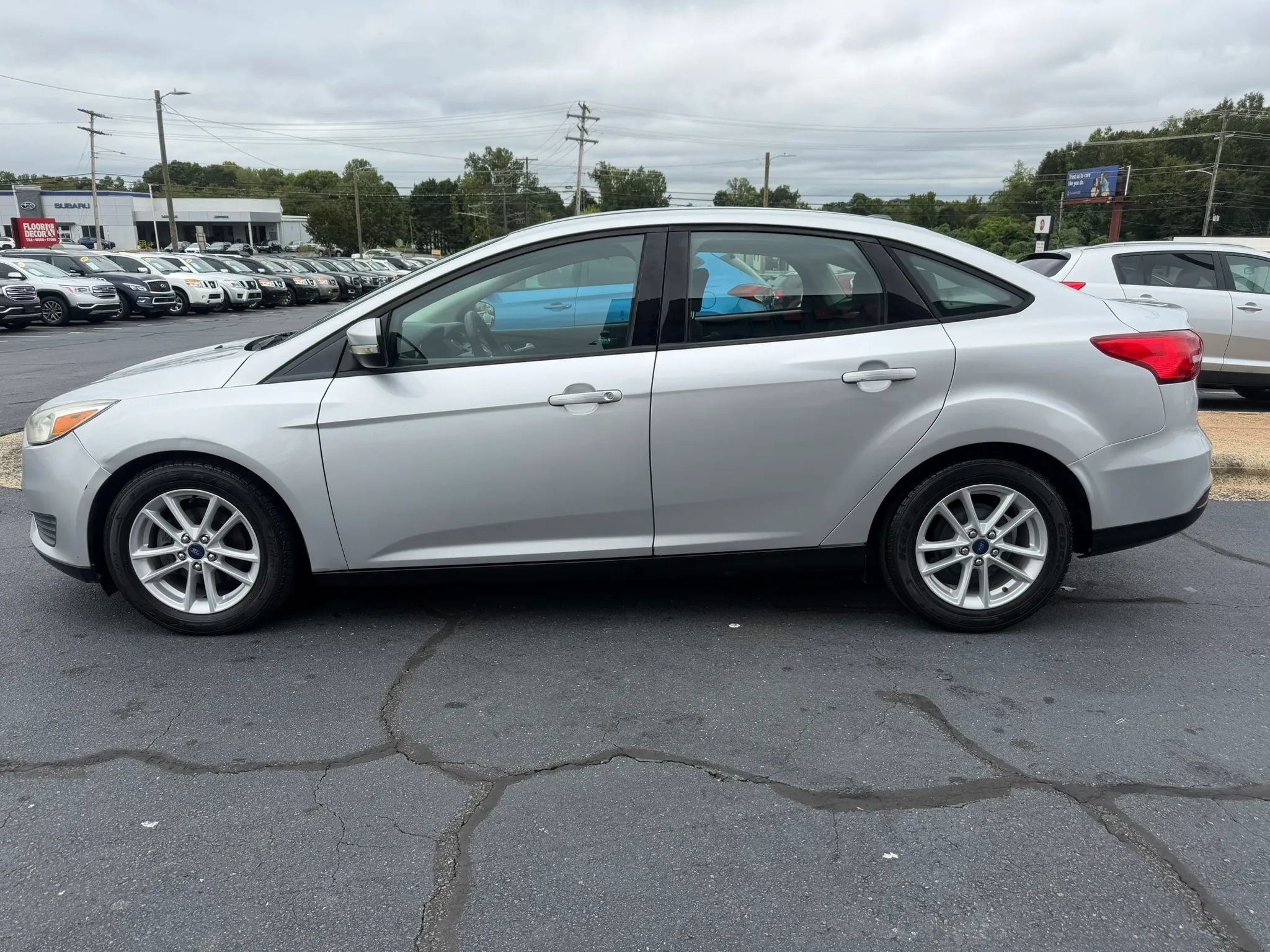Used 2017 Ford Focus SE FWD image 4