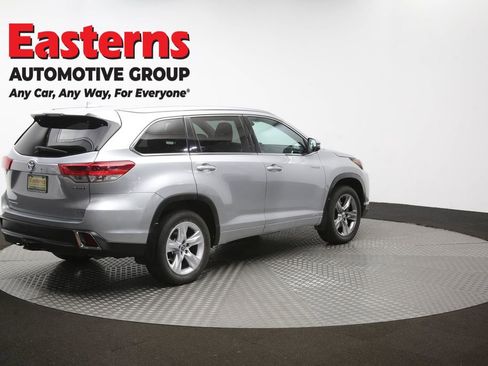 Used 2019 Toyota Highlander Limited w/ Carpet Mat Package (TMS) AWD/4WD image 47
