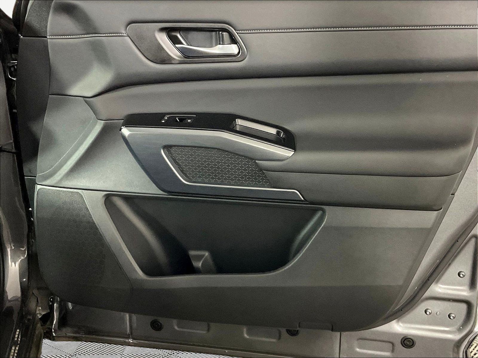 Certified 2025 Nissan Pathfinder SL FWD image 27