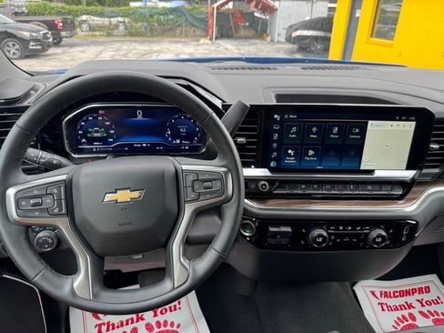 Used 2025 Chevrolet Silverado 1500 LT AWD/4WD image 21