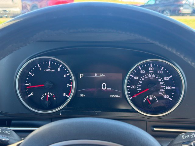 Used 2022 Kia Carnival LX FWD image 24