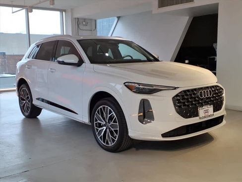 Used 2025 Audi Q5 Premium Plus w/ Premium Plus image 3