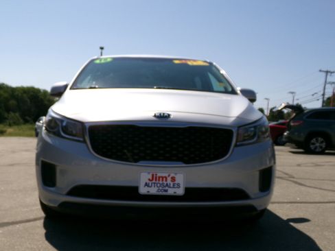 Used 2018 Kia Sedona L image 7
