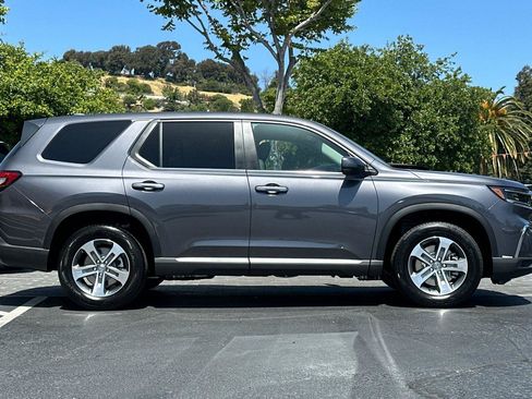 New 2025 Honda Pilot EX-L image 2