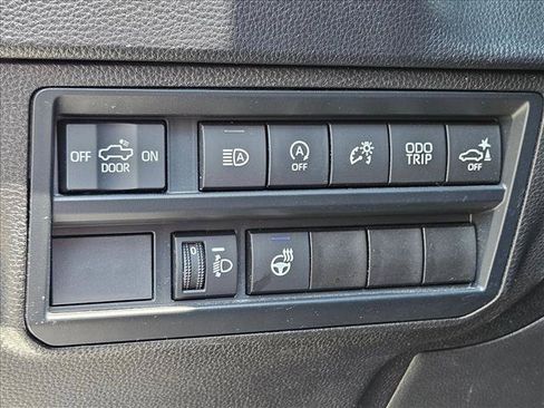 Used 2025 Toyota Tundra SR5 w/ SR5 Premium Package AWD/4WD image 30