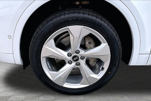 Used 2021 Audi Q5 Prestige AWD/4WD image 8