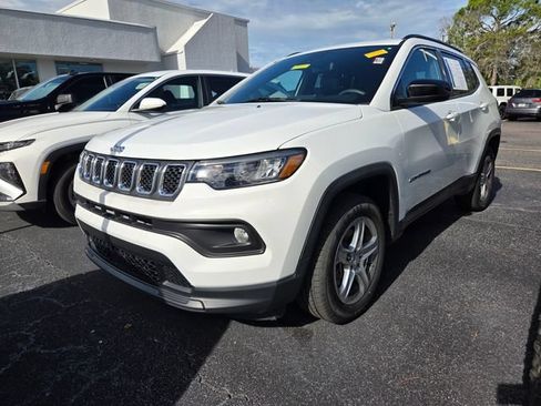 Used 2024 Jeep Compass Latitude AWD/4WD image 2
