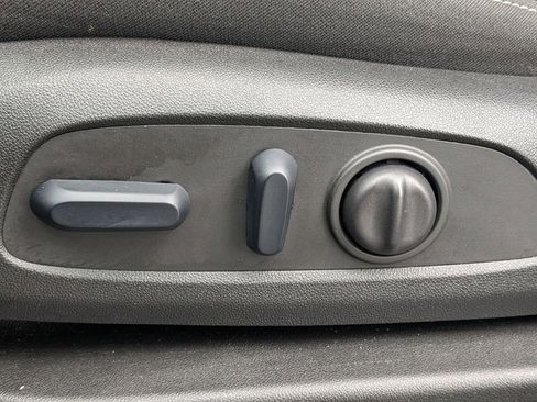 Used 2025 Chevrolet Blazer LT image 21