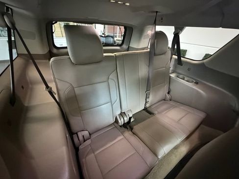 Used 2018 Chevrolet Suburban Premier AWD/4WD image 17