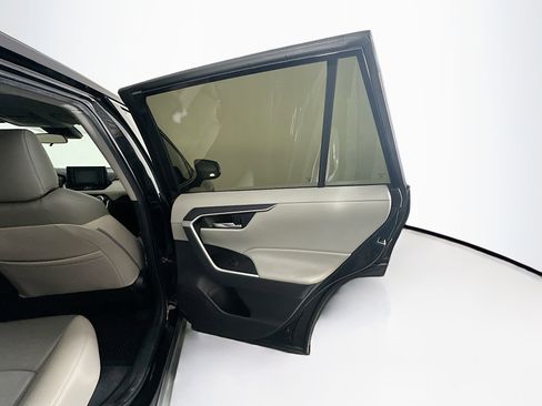 Used 2021 Toyota RAV4 XLE FWD image 29