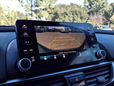 Used 2018 Honda Accord Touring image 8