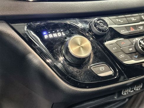 Used 2025 Chrysler Voyager LX image 22