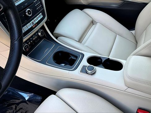 Used 2018 Mercedes-Benz GLA 250 image 16