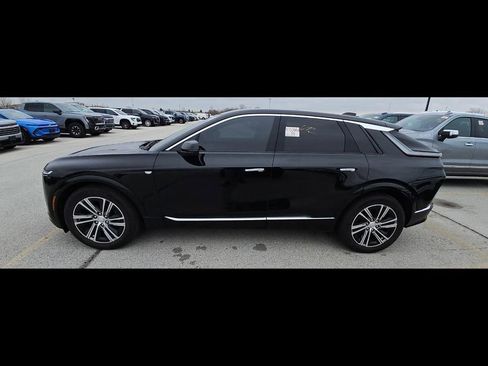 Used 2025 Cadillac Lyriq Luxury AWD/4WD image 7