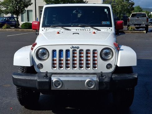 Used 2017 Jeep Wrangler Unlimited Sahara w/ Connectivity Group AWD/4WD image 4