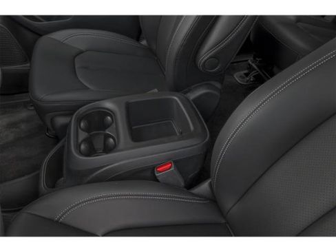 Certified 2026 Chrysler Pacifica Premium FWD image 13