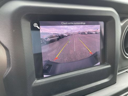 Used 2022 Jeep Gladiator Willys image 14