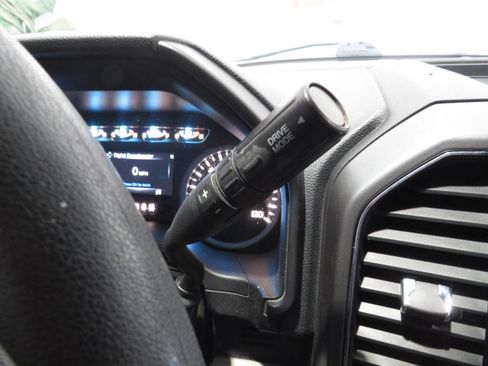Used 2019 Ford F150 XLT w/ Trailer Tow Package RWD image 14