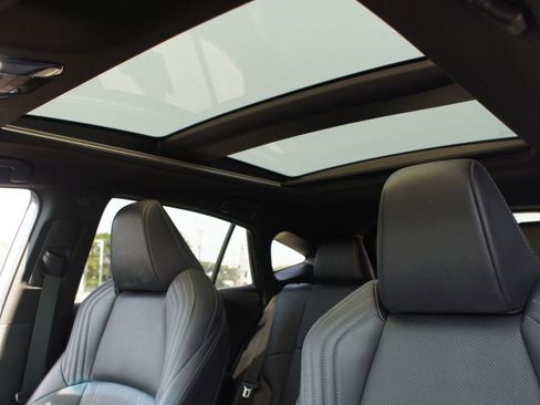 Used 2021 Toyota Venza Limited image 6