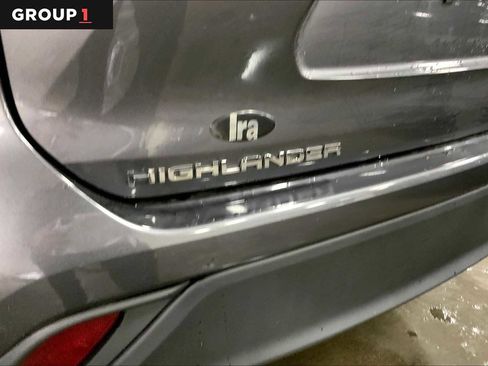 Used 2024 Toyota Highlander XLE image 9