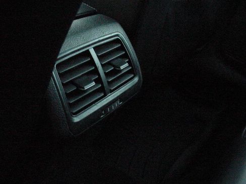 Used 2016 Volkswagen Golf Limited Edition image 26