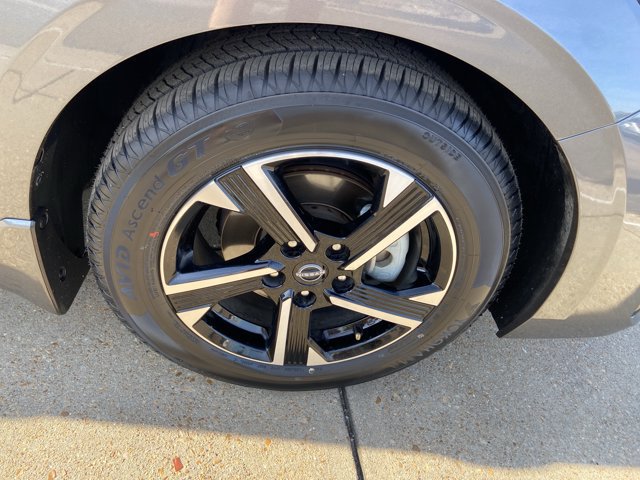 Used 2025 Nissan Sentra SV FWD image 36