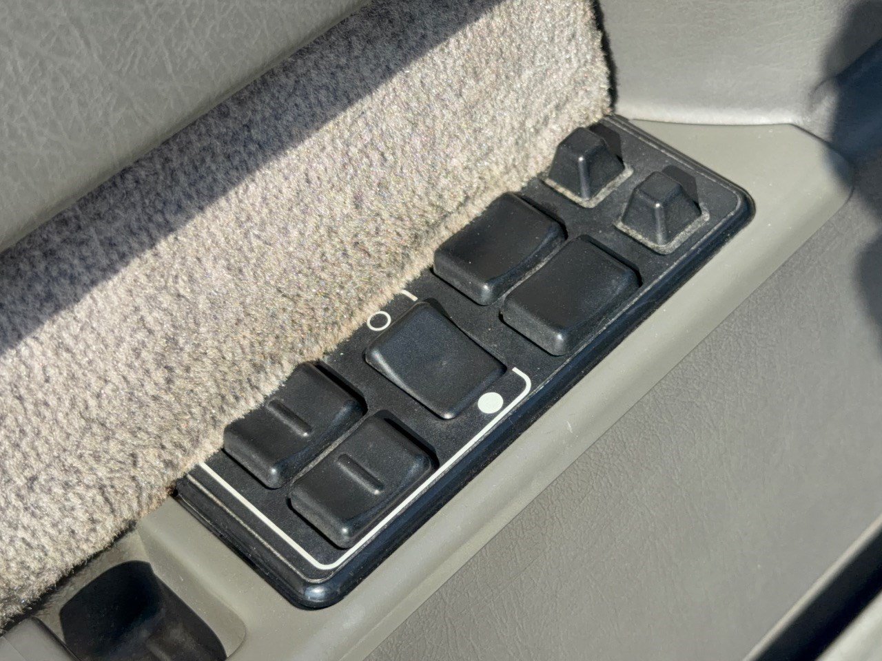 Used 1994 Volvo 940 Sedan RWD image 15