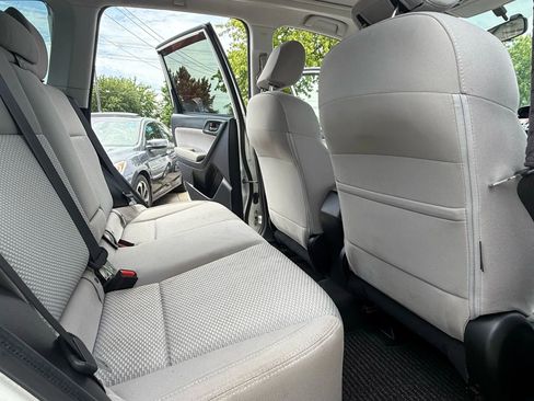 Used 2017 Subaru Forester 2.5i Premium w/ All-Weather Package image 11