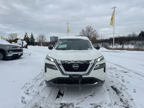 Used 2023 Nissan Rogue S image 2