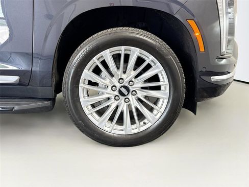 Used 2025 Cadillac Escalade Premium Luxury AWD/4WD image 20