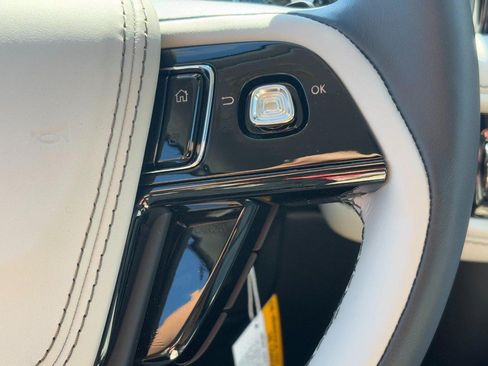 New 2026 Lincoln Aviator AWD image 18