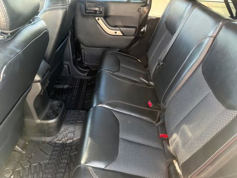 Used 2016 Jeep Wrangler Unlimited Sahara image 14