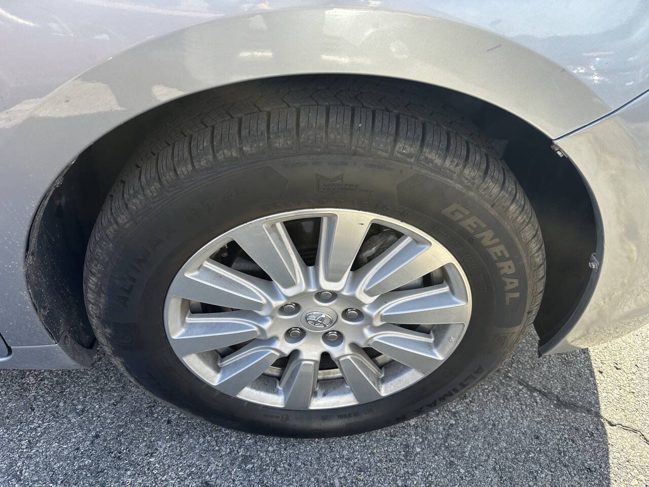 Used 2017 Toyota Sienna LE AWD/4WD image 17