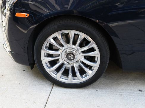 Used 2021 Rolls-Royce Dawn image 17