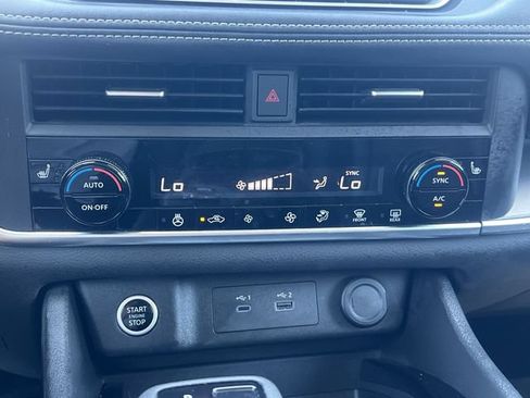 Used 2023 Nissan Rogue SV w/ SV Premium B Package FWD image 21