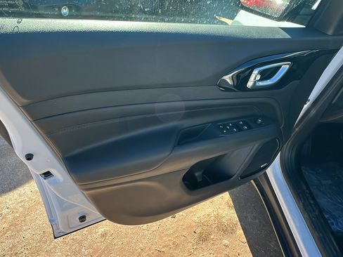 New 2026 Jeep Compass Latitude image 14