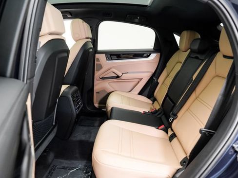 Certified 2026 Porsche Cayenne Coupe AWD/4WD image 25