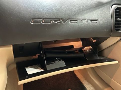 Used 2005 Chevrolet Corvette Coupe w/ Preferred Equipment Group RWD image 35