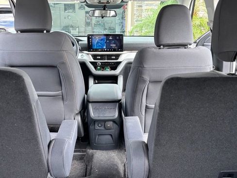Used 2025 Ford Explorer Active RWD image 6