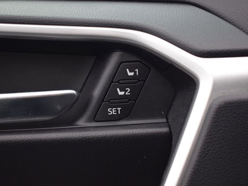 Used 2019 Toyota RAV4 XLE Premium image 15