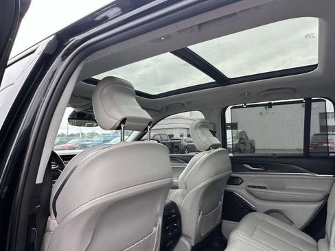 Used 2022 Jeep Grand Cherokee Overland image 16