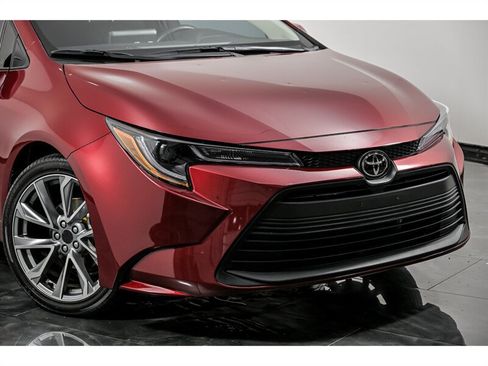 Used 2025 Toyota Corolla LE FWD image 2