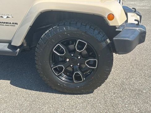 Used 2016 Jeep Wrangler Unlimited Sahara AWD/4WD image 12