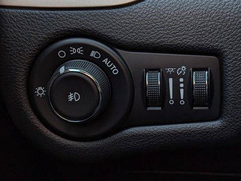 Used 2017 Jeep Cherokee Limited image 27