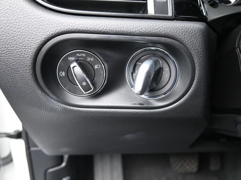 Certified 2023 Porsche Macan AWD/4WD image 25