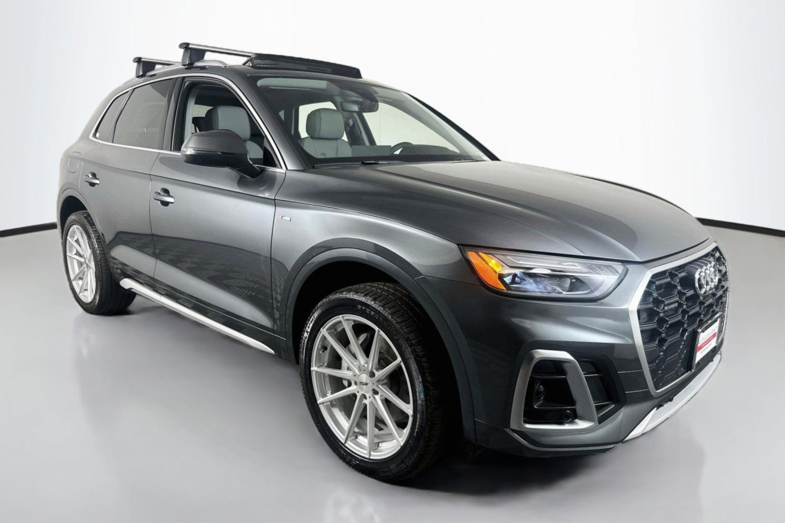 Used 2024 Audi Q5 e Premium Plus w/ Premium Plus Package AWD/4WD image 24