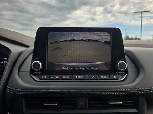 Used 2023 Nissan Rogue SV FWD image 9