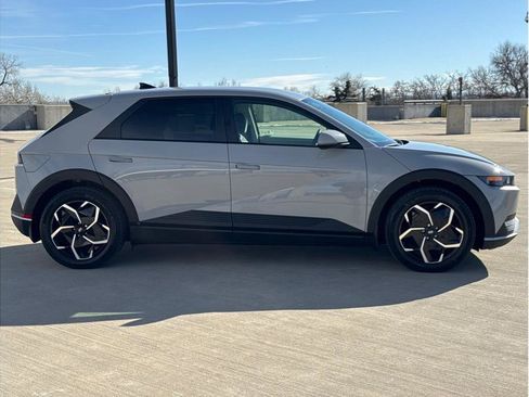 Used 2024 Hyundai Ioniq 5 SE image 9