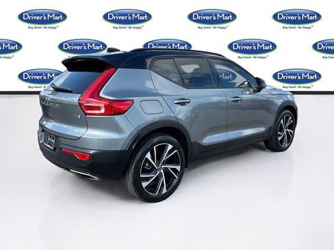 Used 2019 Volvo XC40 T4 R-Design FWD image 7