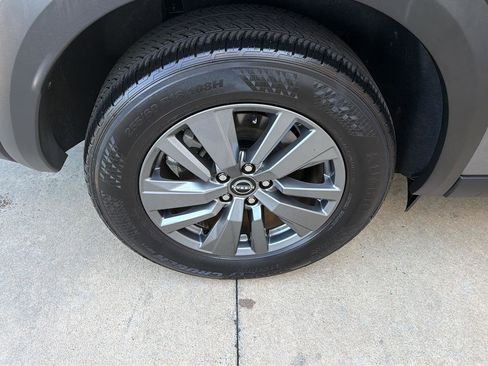 Used 2025 Nissan Pathfinder SV FWD image 40
